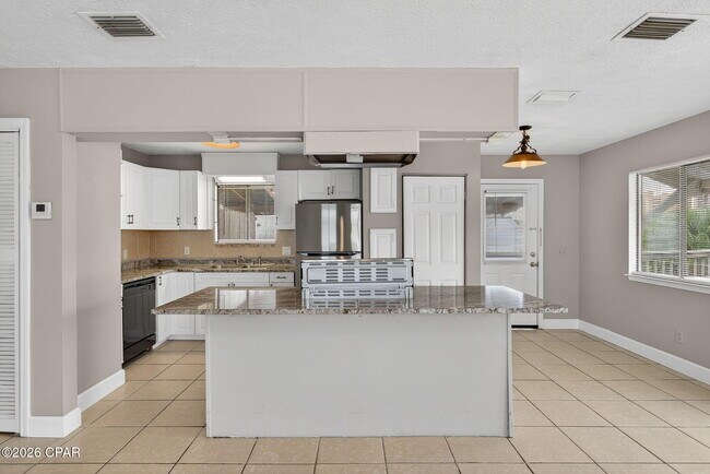 Building Photo - 6714 Beach Dr