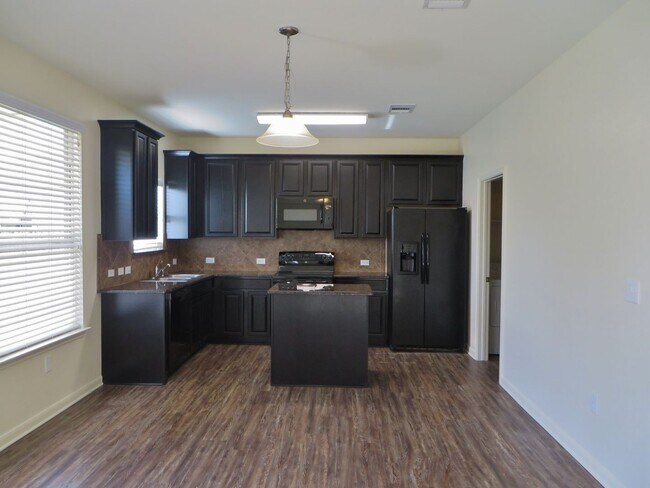 Building Photo - 3 Bedroom 2.5 Bathroom: Georgetown- Pinnacle Home