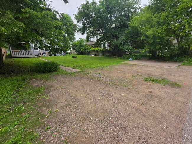 Building Photo - 519 N Barstow St