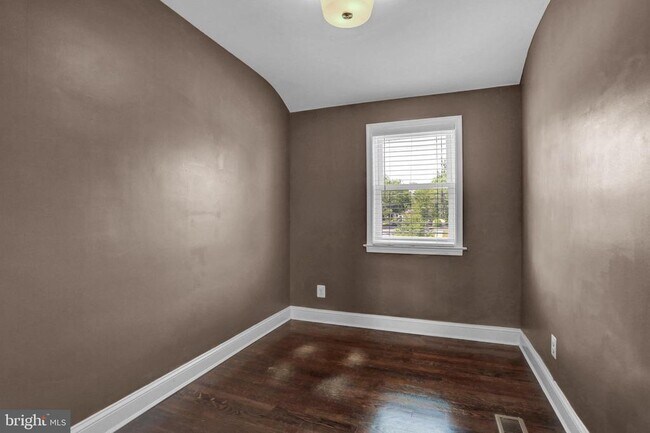 Building Photo - 1737 Weston Ave