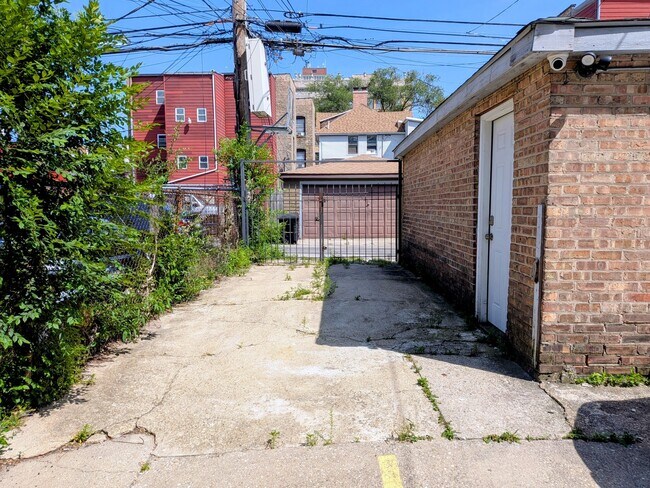 Building Photo - 4943 N Winthrop Ave