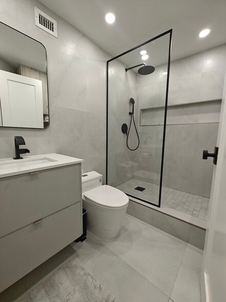 Building Photo - 825 Brickell Bay Dr