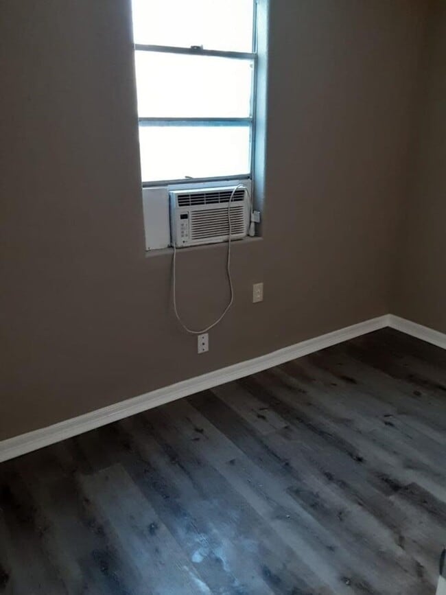 Building Photo - 3718 Avenue M 1/2