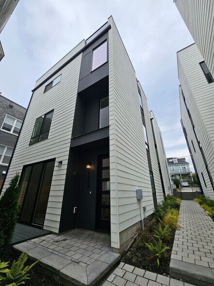 Primary Photo - 922 16th Ave