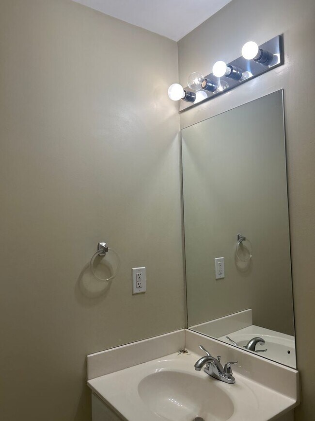 Building Photo - 02-202 KSK (Schutte)