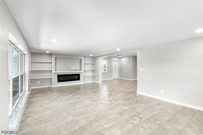 Building Photo - 2115 St Croix Ave