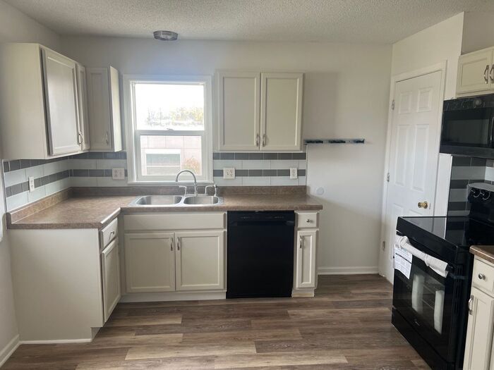 Building Photo - 904 Randolph St