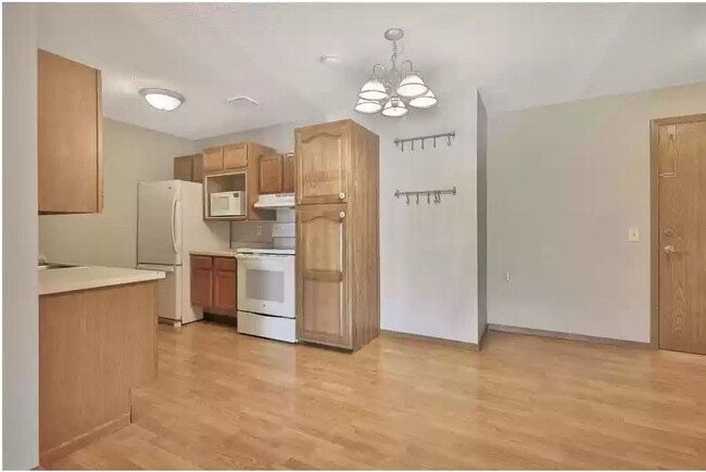 Building Photo - 4 Pine Tree Dr