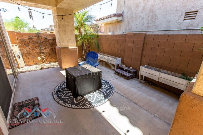 Building Photo - 13562 W Cypress St