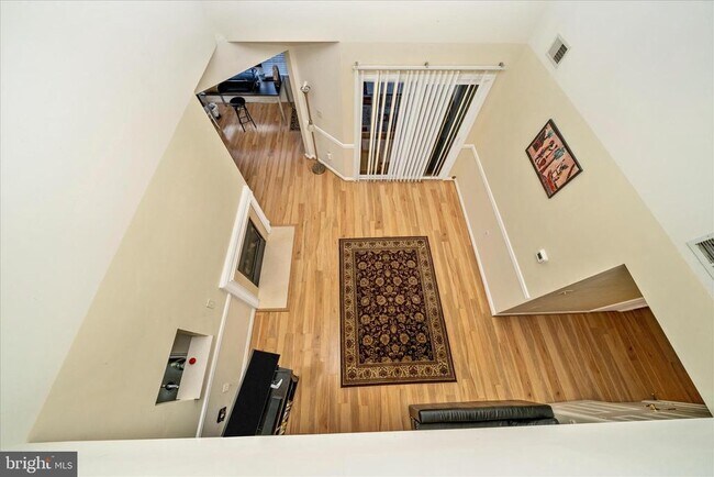 Building Photo - 6520 Lake Park Dr