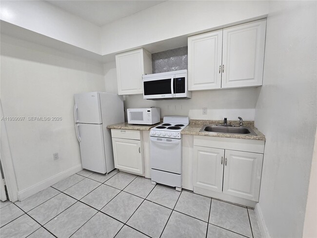 Building Photo - 2957 SW 36th Ct