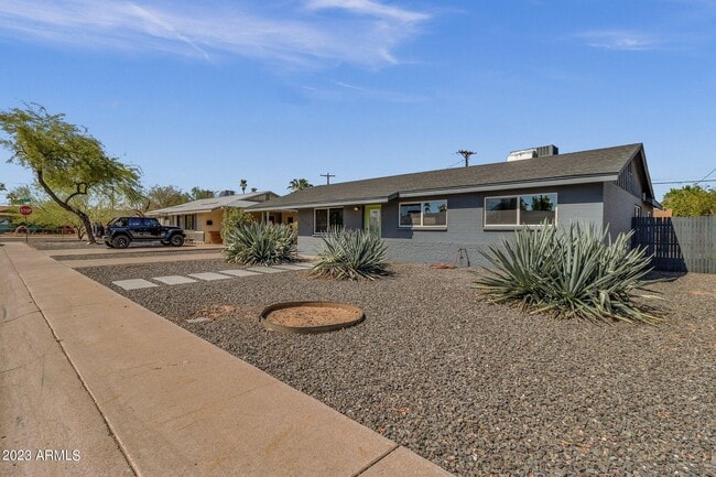 Building Photo - 7408 E Beatrice St