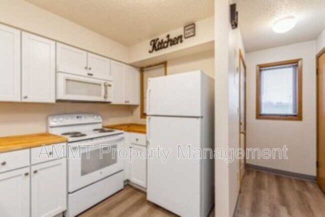 Building Photo - 808 Westwinds Dr