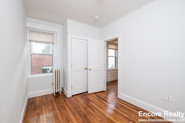 Building Photo - 49 Worthington St