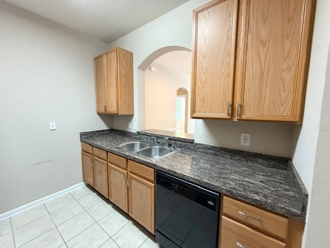 Building Photo - Ground-Level 3-Bedroom Condo in the Gated ...