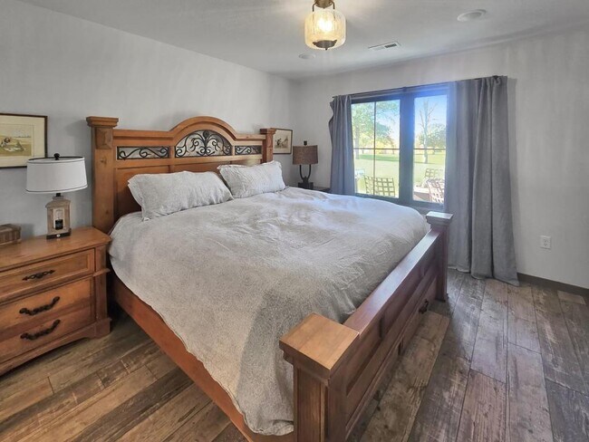 Building Photo - 1558 Blaine's Wy