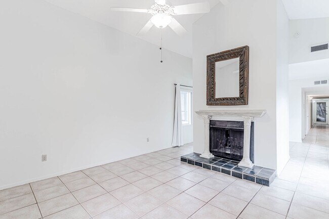 Building Photo - 2BD/2BA Condo located in Perkins Gardens