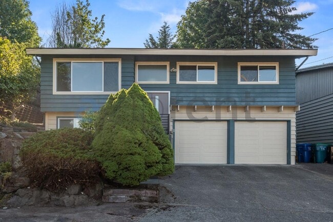 Building Photo - 2915 Harris Pl S