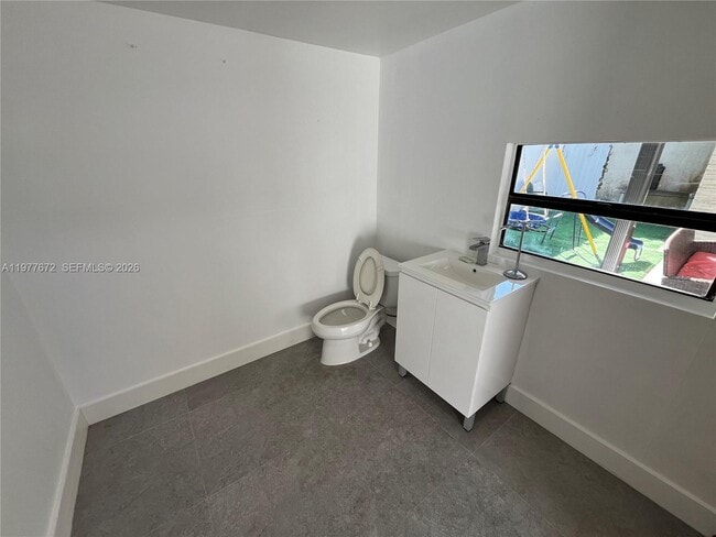 Building Photo - 5803 Buchanan St