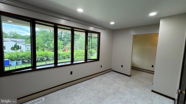 Building Photo - 5157 Bonnie Acres Dr