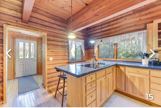 Building Photo - 770 E Country Club Drive East