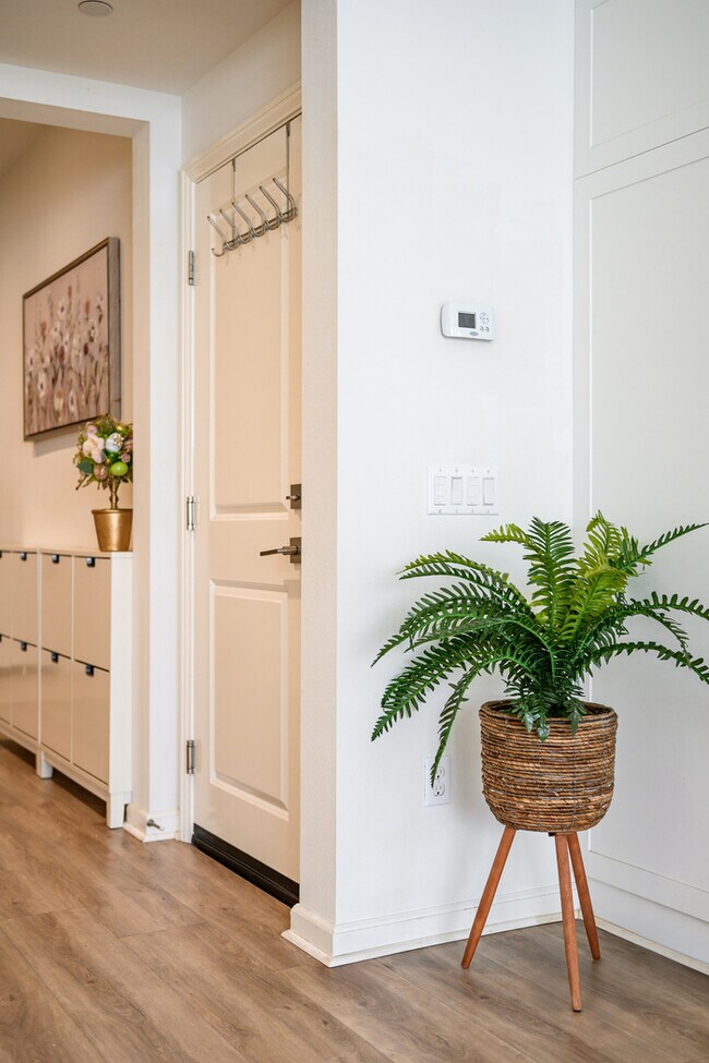 Building Photo - 110 Sugar Cane