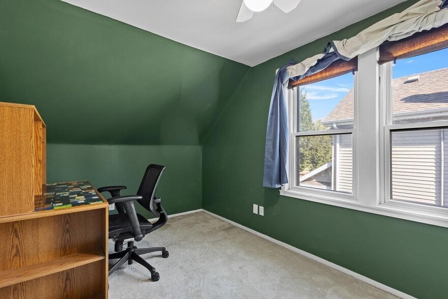 Building Photo - 1025 W 8th St