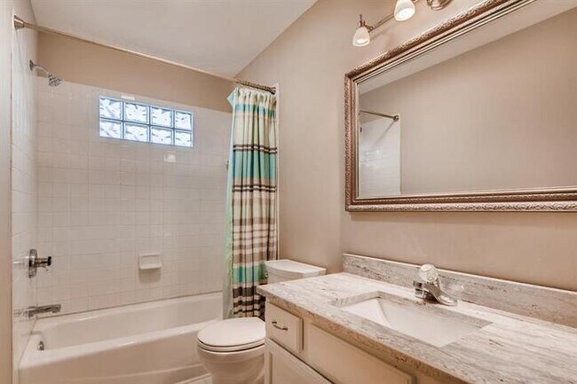 Building Photo - 2831 Carver Park Cir, Woodbury, MN, 55125