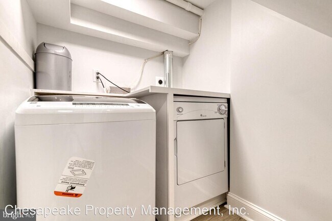 Building Photo - 2 br, 2.5 bath House - 860 W. 33rd Street