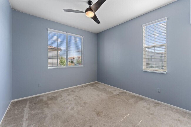 Building Photo - 30324 Town Square Dr