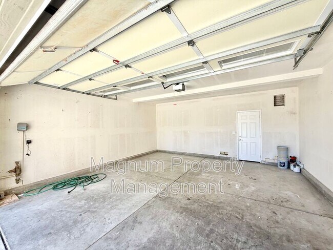 Building Photo - 28853 Sarasota Way