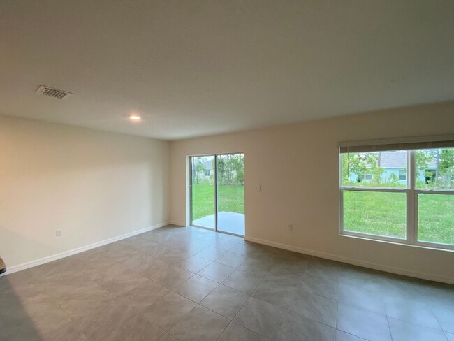 Building Photo - Desirable Lake Diamond Subdivision 4/2/2 **Won't Last*