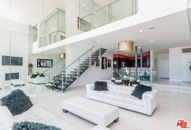 Building Photo - 5205 Ocean Front Walk