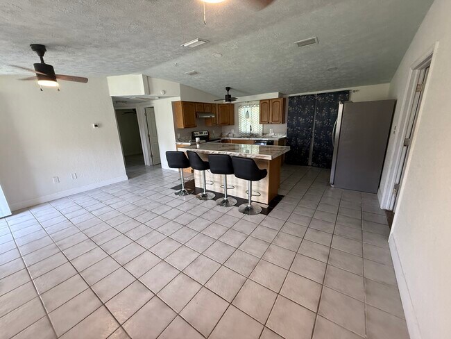 Building Photo - 7238 Dianne Dr