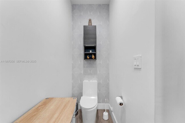 Building Photo - 3048 SW 18th St