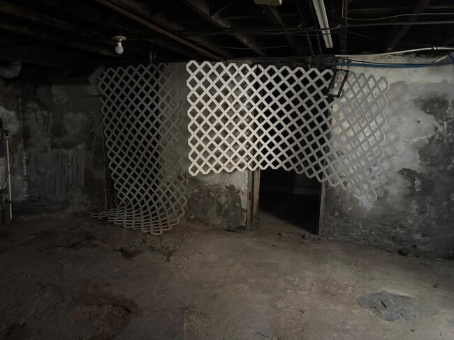 Building Photo - 2823 Clermont Ave