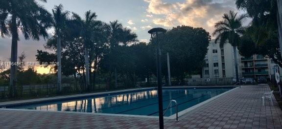 Building Photo - 9320 Fontainebleau Blvd