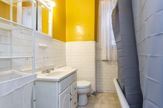 Building Photo - 6253 N Broad St