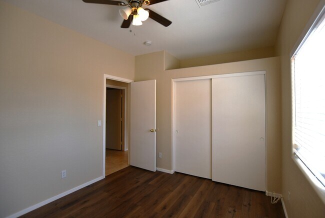 Building Photo - 2300 E Magma Rd