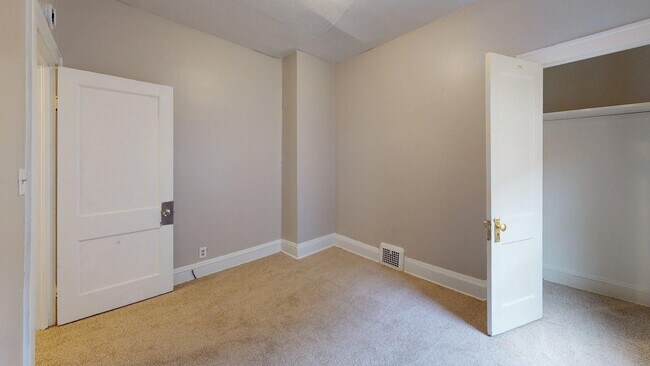 Building Photo - 11302 Parkview Ave