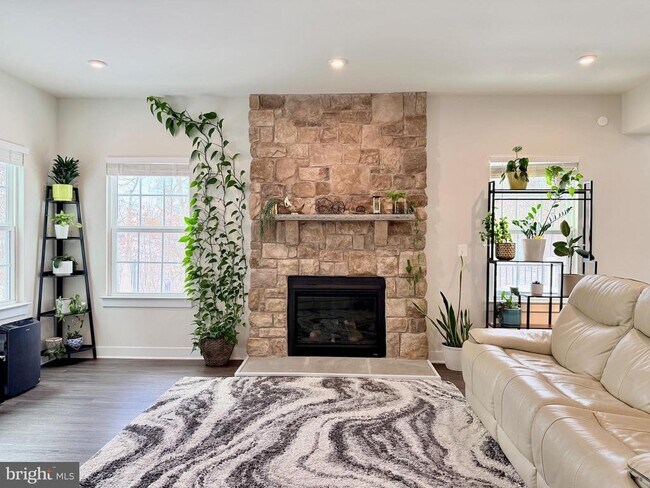 Building Photo - 11360 Wheeler Ridge Dr