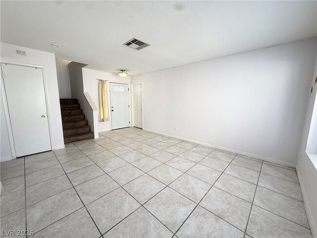 Building Photo - 2066 Waverly Cir