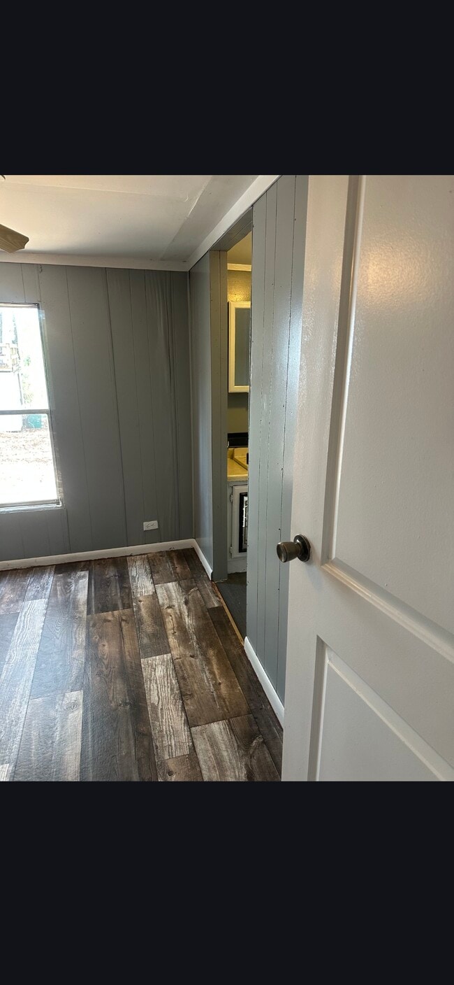 Building Photo - 8910 Via Ln