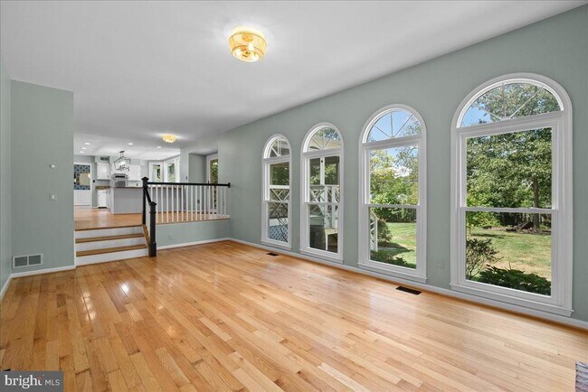 Building Photo - 8608 Oak Brook Ln