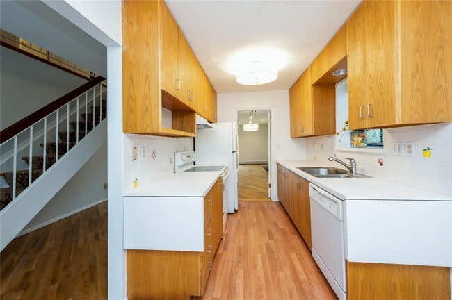Building Photo - 99 Brush Hollow Close
