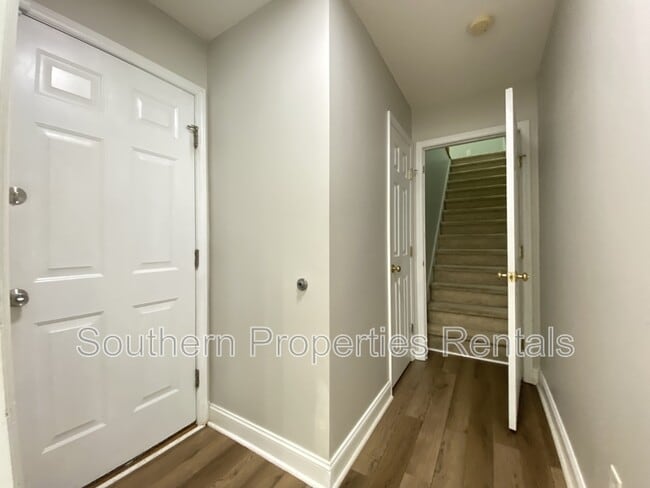 Building Photo - 346 Cresthaven Dr