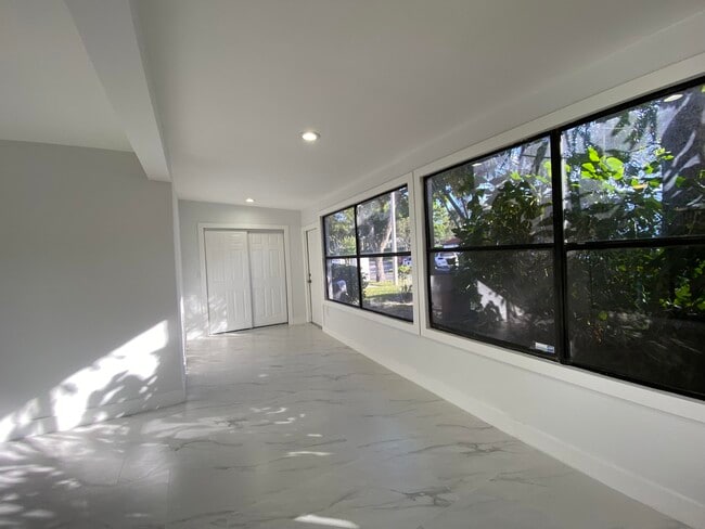 Building Photo - 267 NW 36th Ave