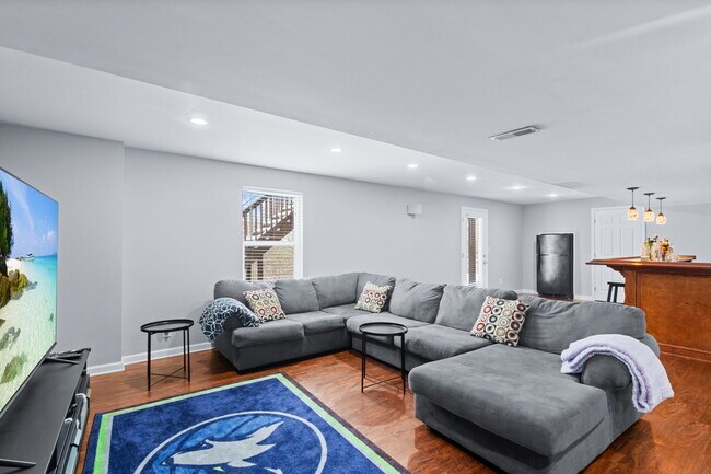 Building Photo - 430 Rockcrest Way