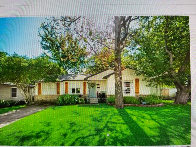 Primary Photo - 822 Nash St