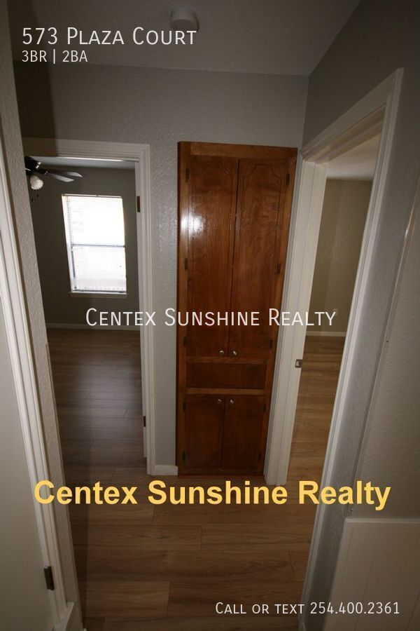 Building Photo - 573 Plaza Ct